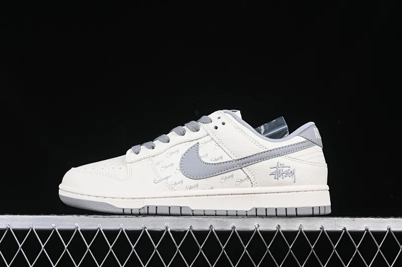 All categories Nk SB Dunk Series Nk SB Dunk Low High-end customized low-top sneakers Nk SB Dunk Low Stusi co-branded light gray brushed hook Anniversary high-end customized low-top casual sneakers XX2025-608
